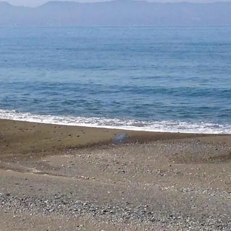 别墅 Spiti Damianos Beachfront *