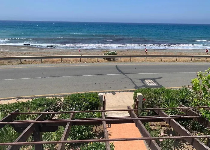 Spiti Damianos Beachfront * Pomos