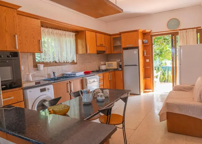 Spiti Damianos Beachfront