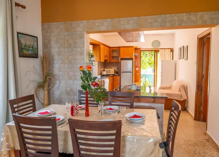 Spiti Damianos Beachfront Vila Pomos