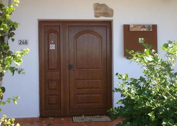 Spiti Damianos Beachfront