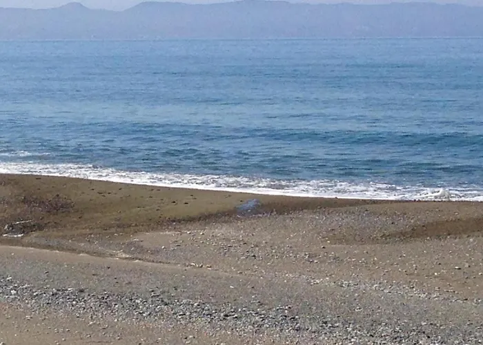 Vila Spiti Damianos Beachfront *