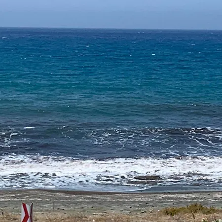 Spiti Damianos Beachfront * 포모스