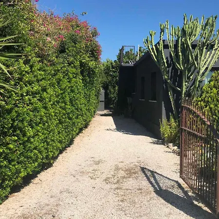 Spiti Damianos Beachfront