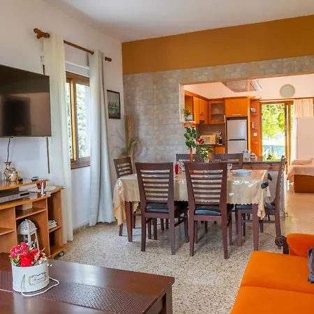 Βίλα Spiti Damianos Beachfront *