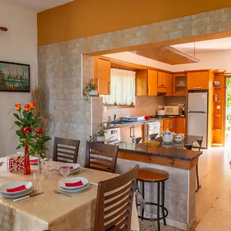 Spiti Damianos Beachfront *