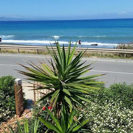 Willa Spiti Damianos Beachfront