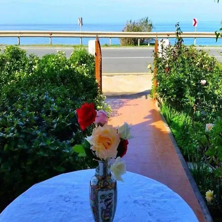 Willa Spiti Damianos Beachfront