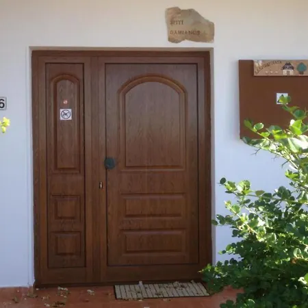 Spiti Damianos Beachfront