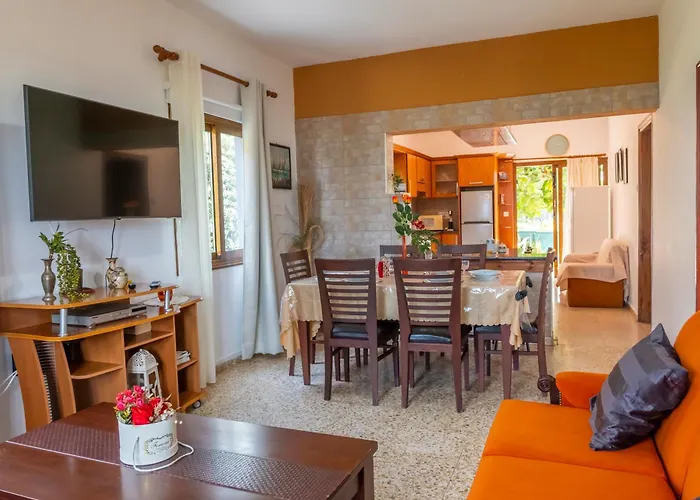 Villa Spiti Damianos Beachfront *