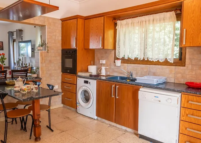 Spiti Damianos Beachfront Pomos